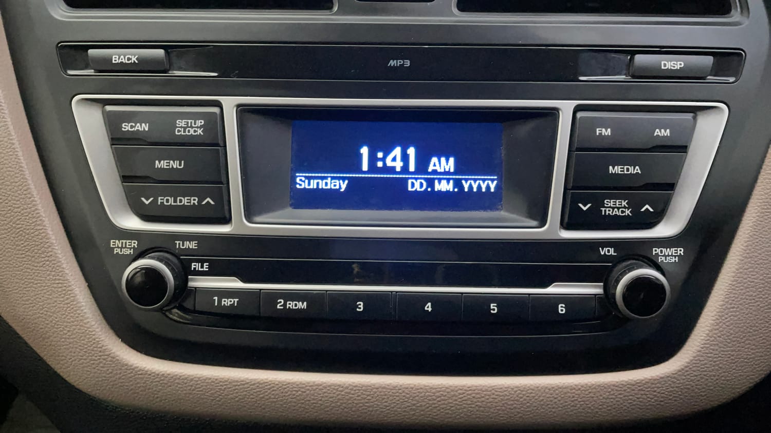 Used 2017 Hyundai Elite i20 Magna Executive 1.2 Petrol Manual top_features Integrated (in-dash) music system