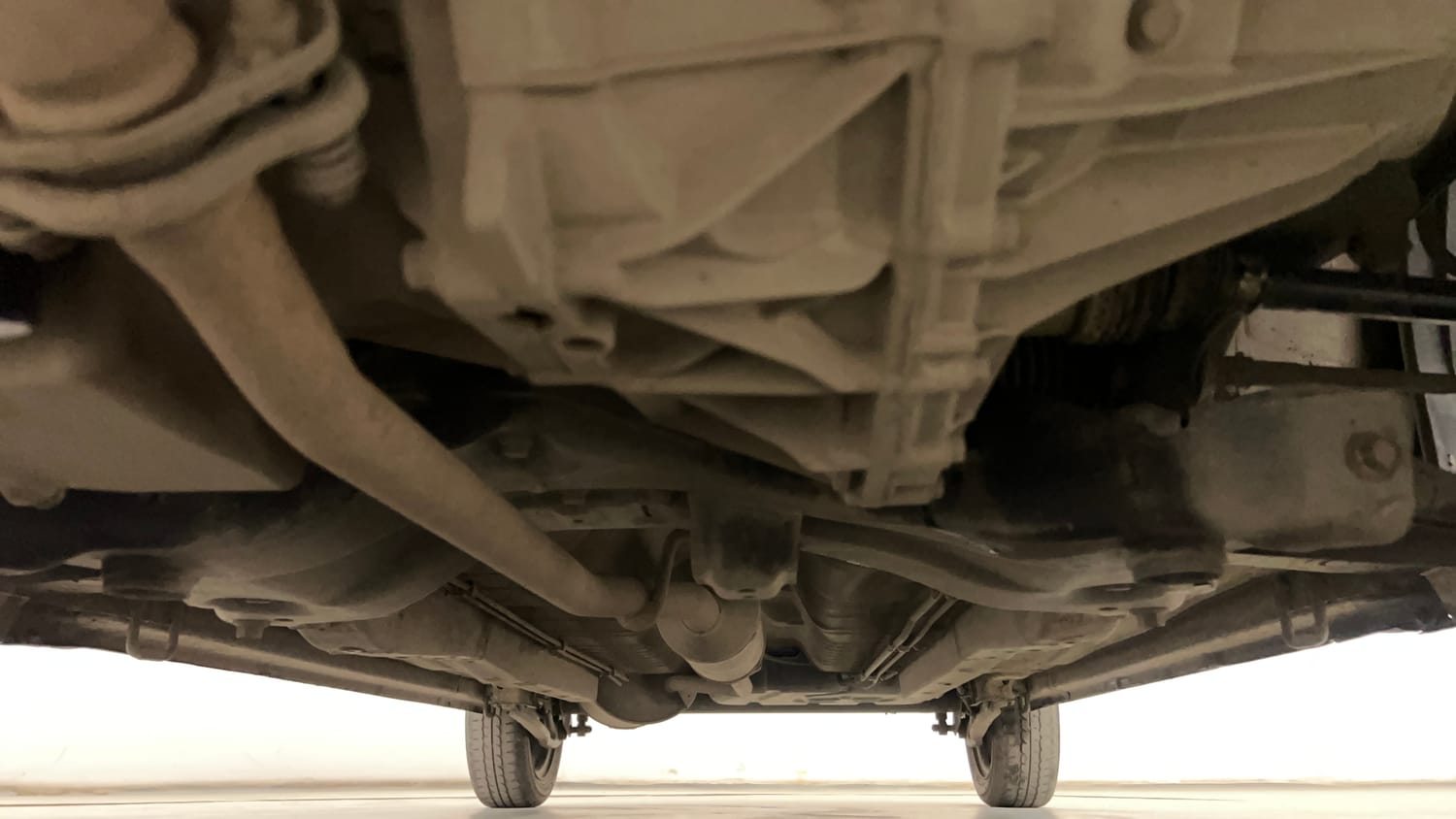 Used 2016 Maruti Suzuki Wagon R 1.0 VXI AMT Petrol Automatic extra FRONT LEFT UNDERBODY VIEW