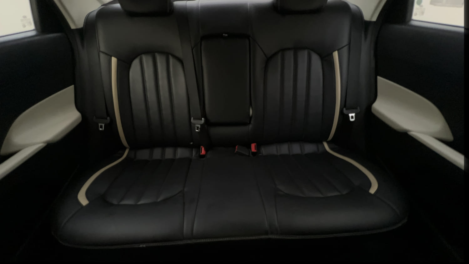 Used 2023 Hyundai Verna SX 1.5 Petrol MT Petrol Manual interior REAR SEAT CONDITION VIEW