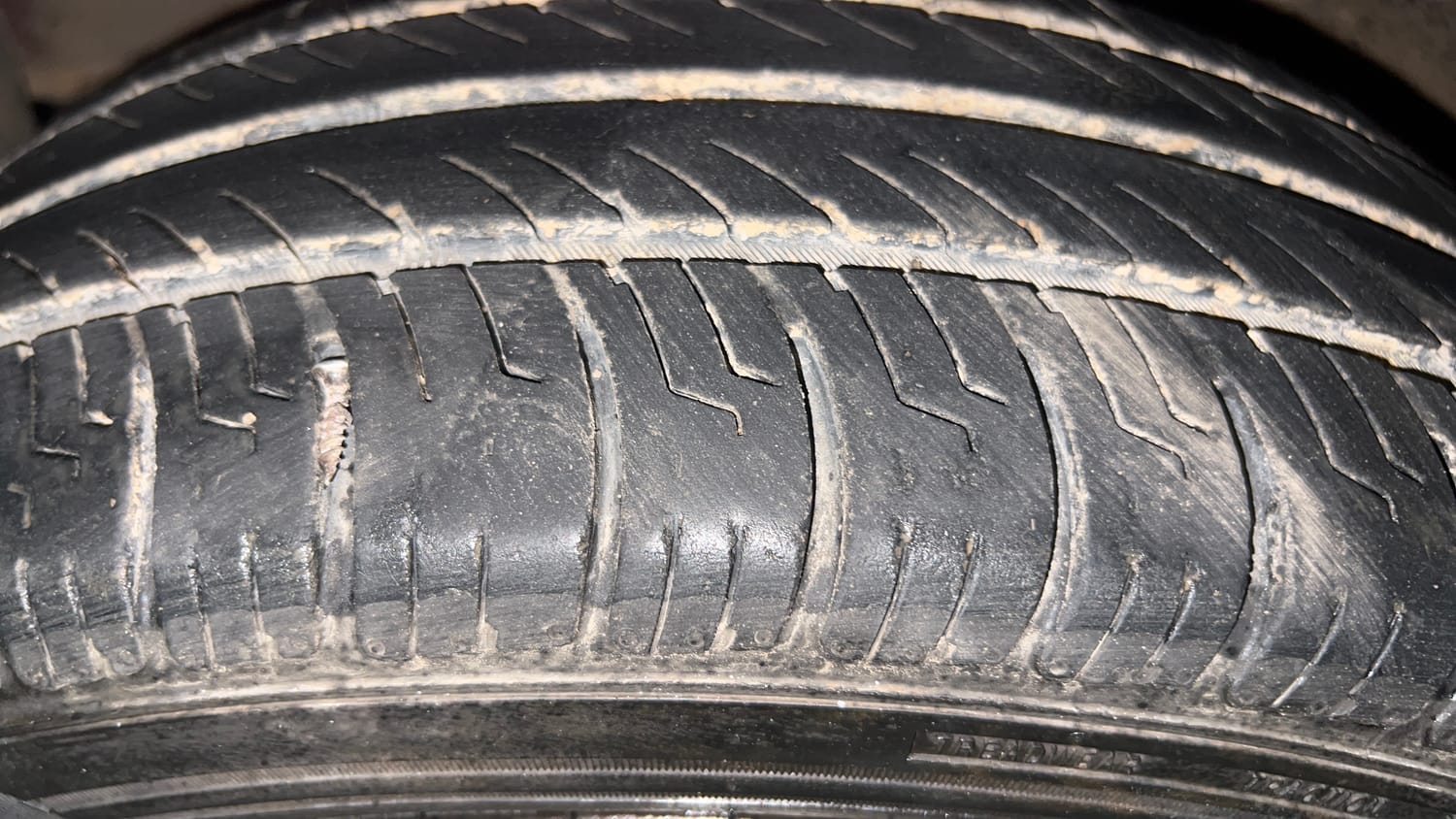 Used 2014 Honda City SV Diesel Diesel Manual tyres LEFT FRONT TYRE TREAD VIEW