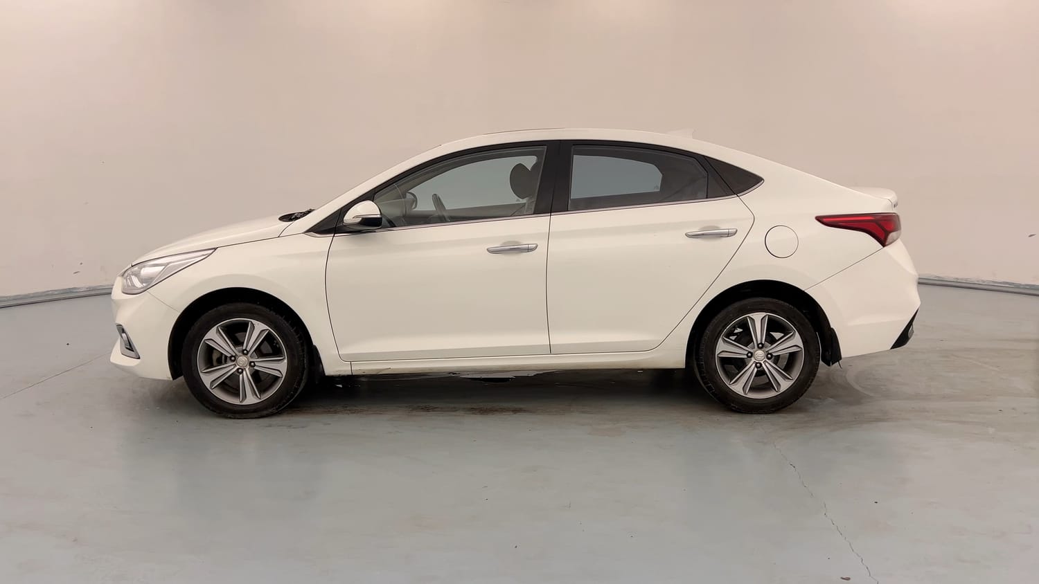 Used 2019 Hyundai Verna SX (O) 1.6 CRDi Diesel Manual exterior LEFT SIDE VIEW