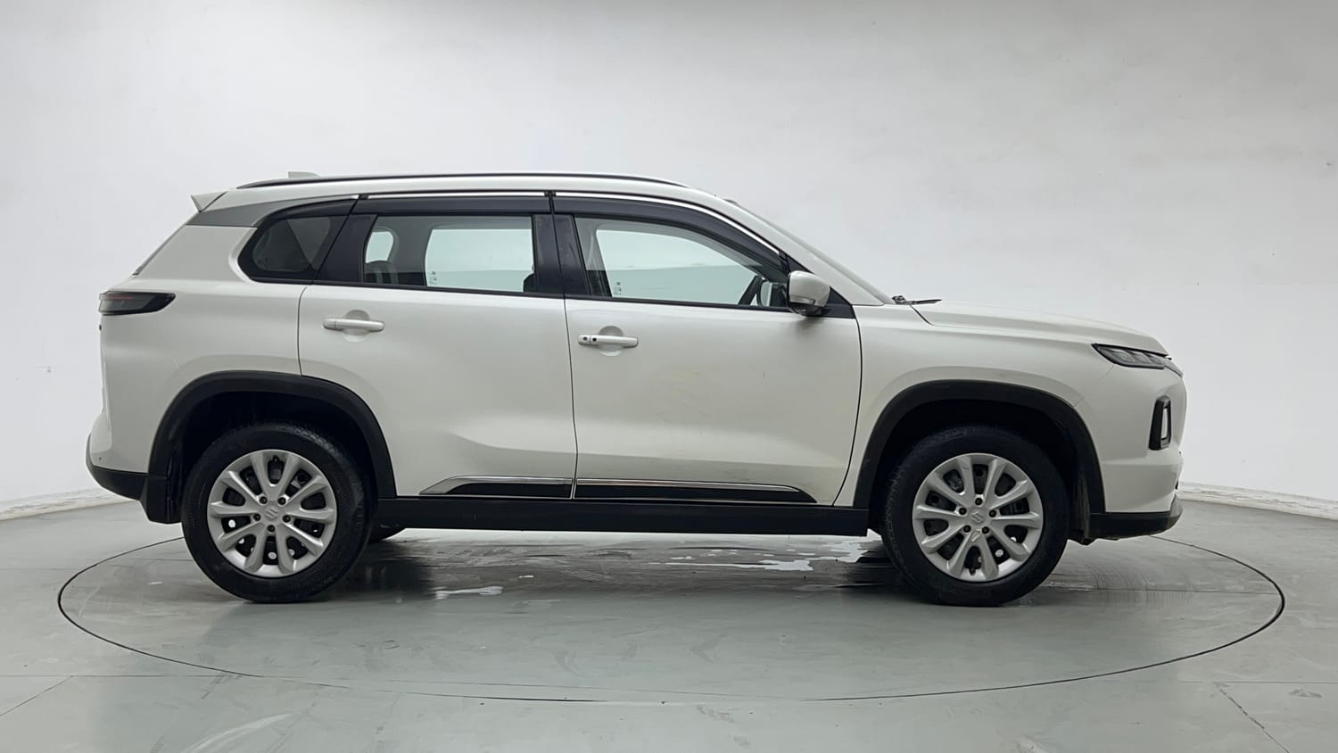 Used 2023 Maruti Suzuki Grand Vitara Sigma Smart Hybrid Petrol Manual exterior RIGHT SIDE VIEW