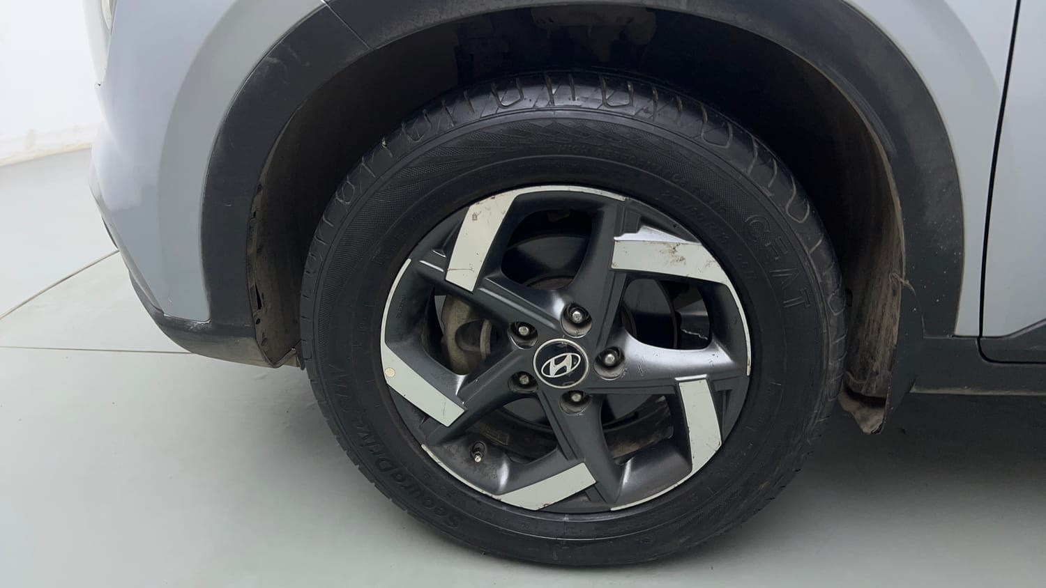 Used 2020 Hyundai Venue SX Plus 1.0 Turbo DCT Petrol Automatic tyres LEFT FRONT TYRE RIM VIEW