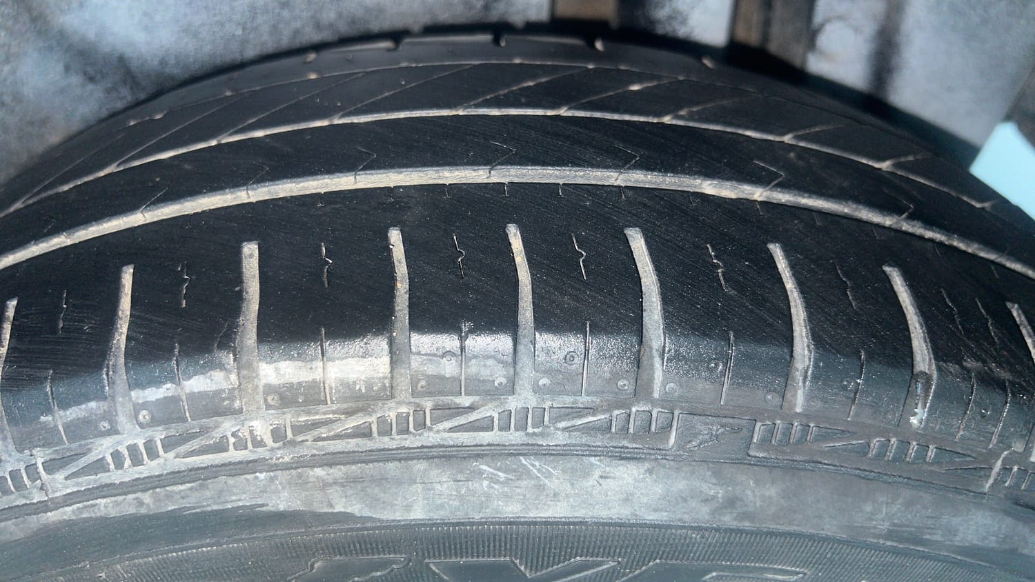 Used 2016 Maruti Suzuki Swift Dzire VXI Petrol Manual tyres LEFT REAR TYRE TREAD VIEW
