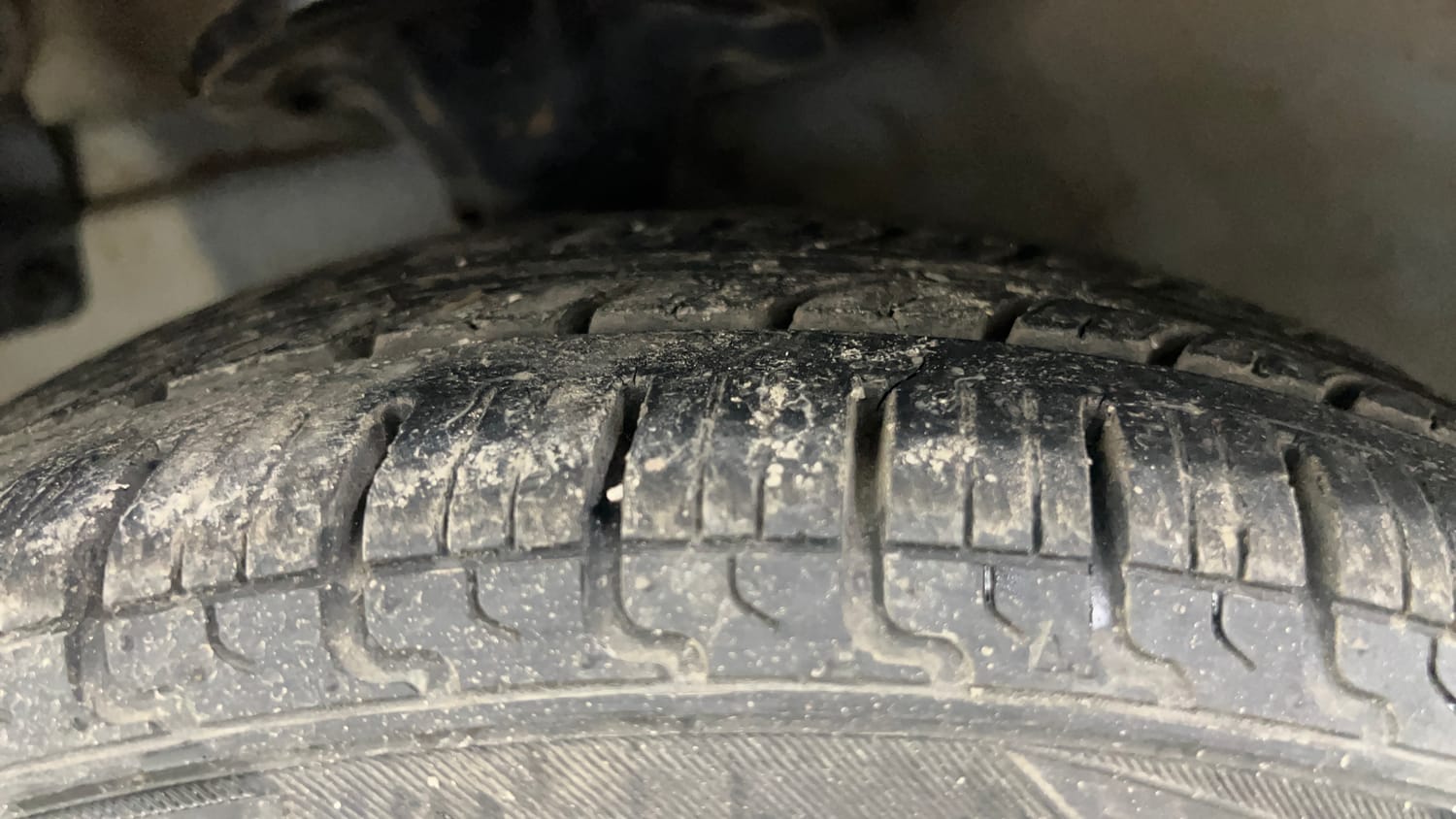 Used 2014 Hyundai Eon Magna Petrol Manual tyres LEFT FRONT TYRE TREAD VIEW