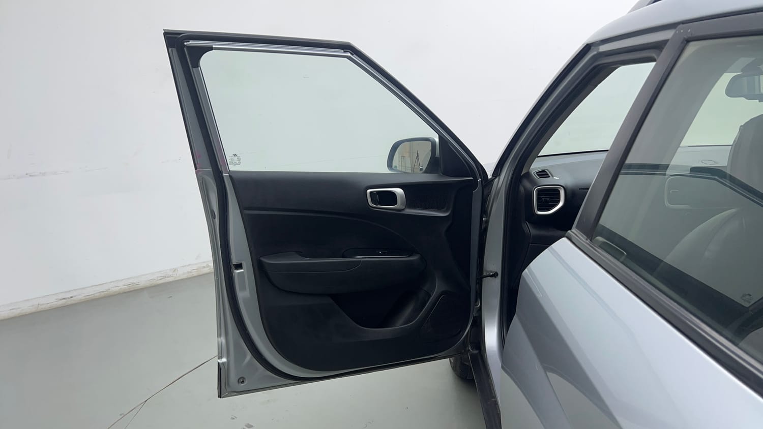 Used 2020 Hyundai Venue SX Plus 1.0 Turbo DCT Petrol Automatic interior LEFT FRONT DOOR OPEN VIEW