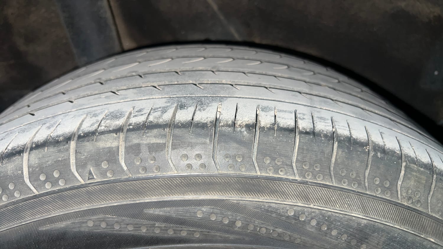 Used 2021 Hyundai Venue SX (O) 1.5 CRDi Diesel Manual tyres RIGHT REAR TYRE TREAD VIEW