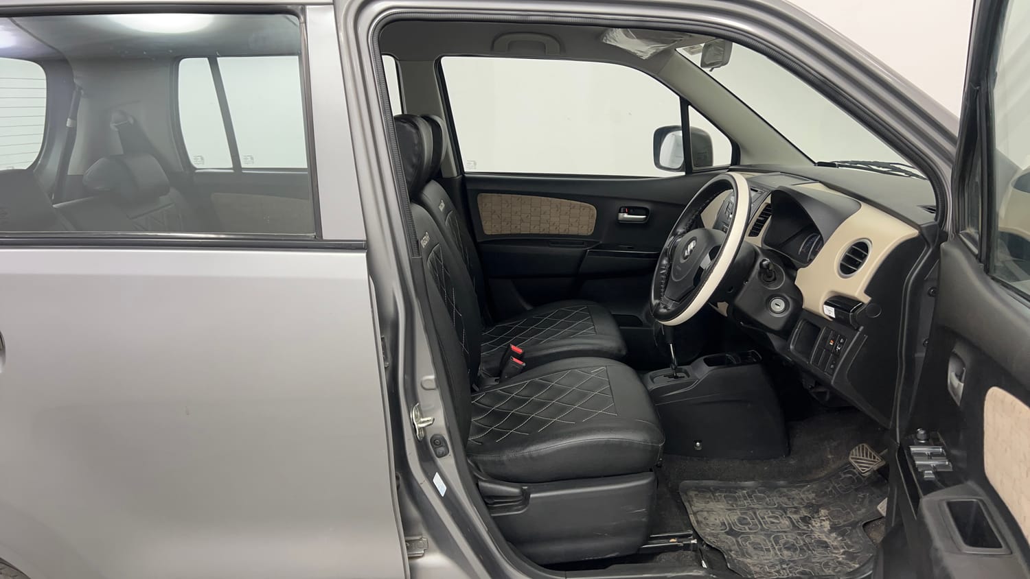 Used 2017 Maruti Suzuki Wagon R 1.0 VXI AMT (O) Petrol Automatic interior RIGHT SIDE FRONT DOOR CABIN VIEW