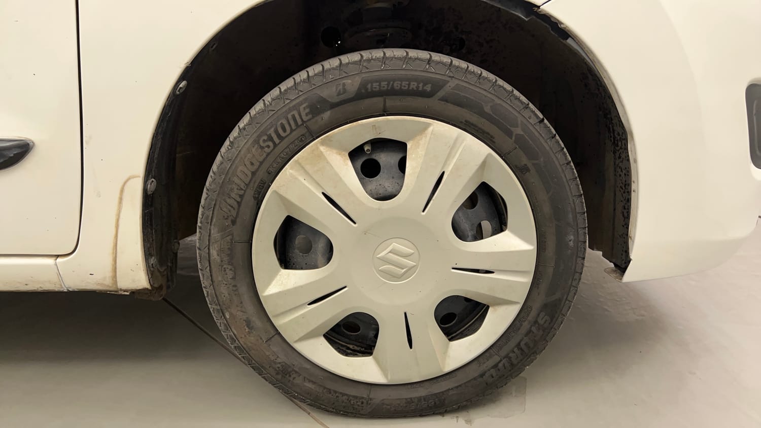 Used 2016 Maruti Suzuki Wagon R 1.0 VXI AMT Petrol Automatic tyres RIGHT FRONT TYRE RIM VIEW