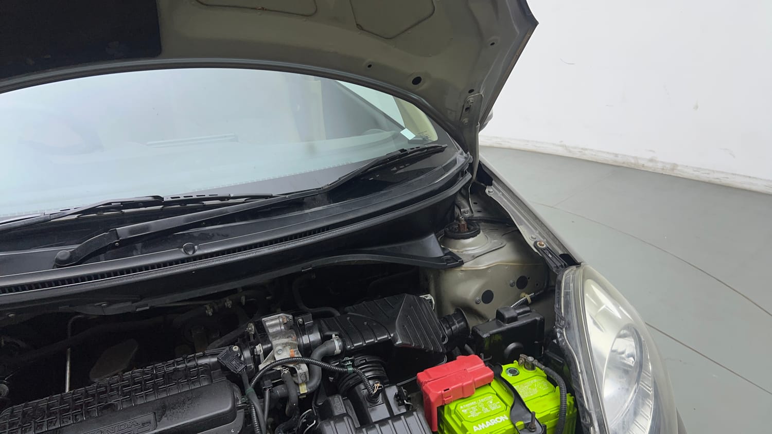 Used 2013 Honda Amaze 1.2 VX AT i-VTEC Petrol Automatic engine ENGINE LEFT SIDE HINGE & APRON VIEW