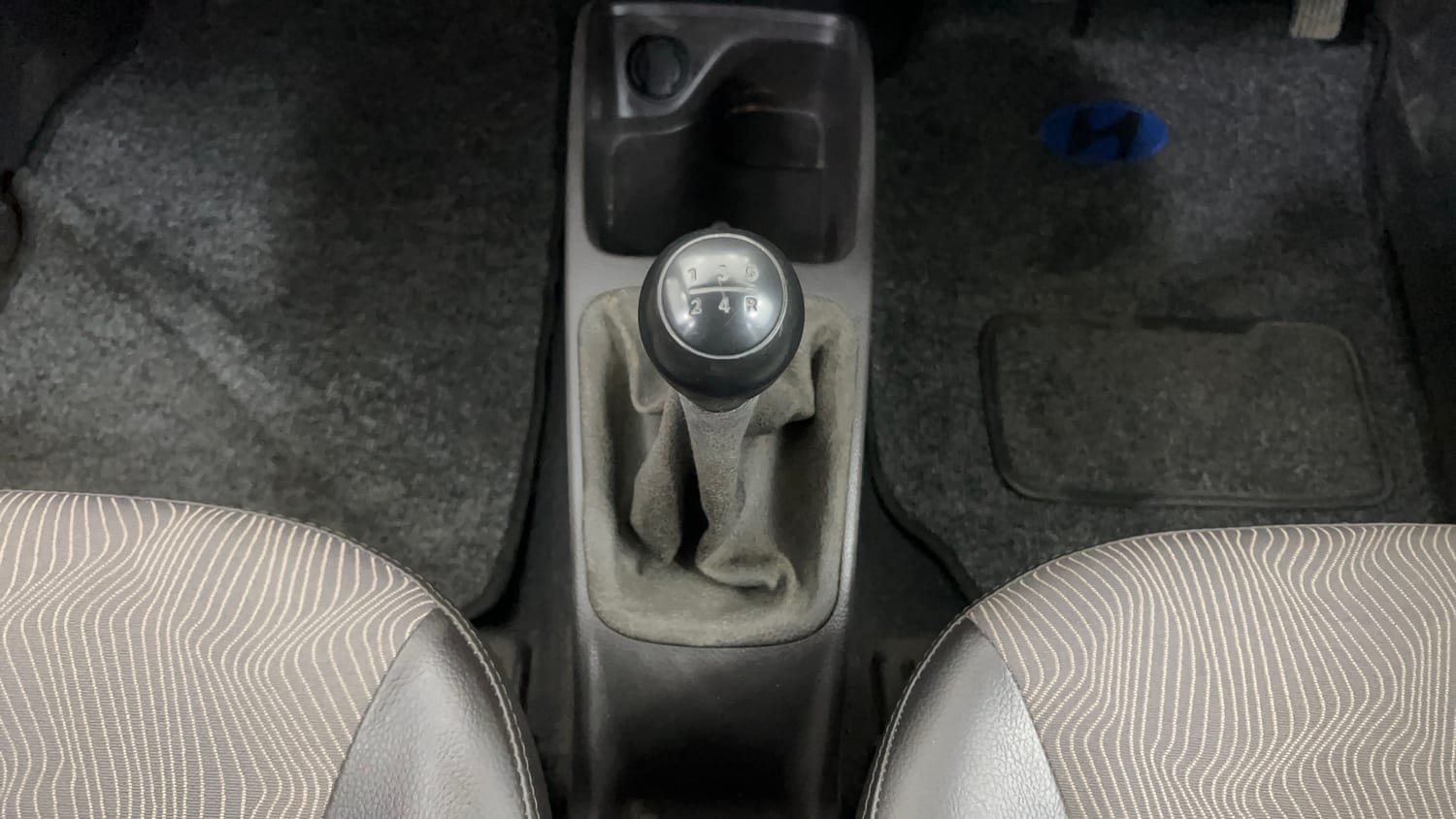 Used 2014 Hyundai Eon Magna Petrol Manual interior GEAR  KNOB VIEW