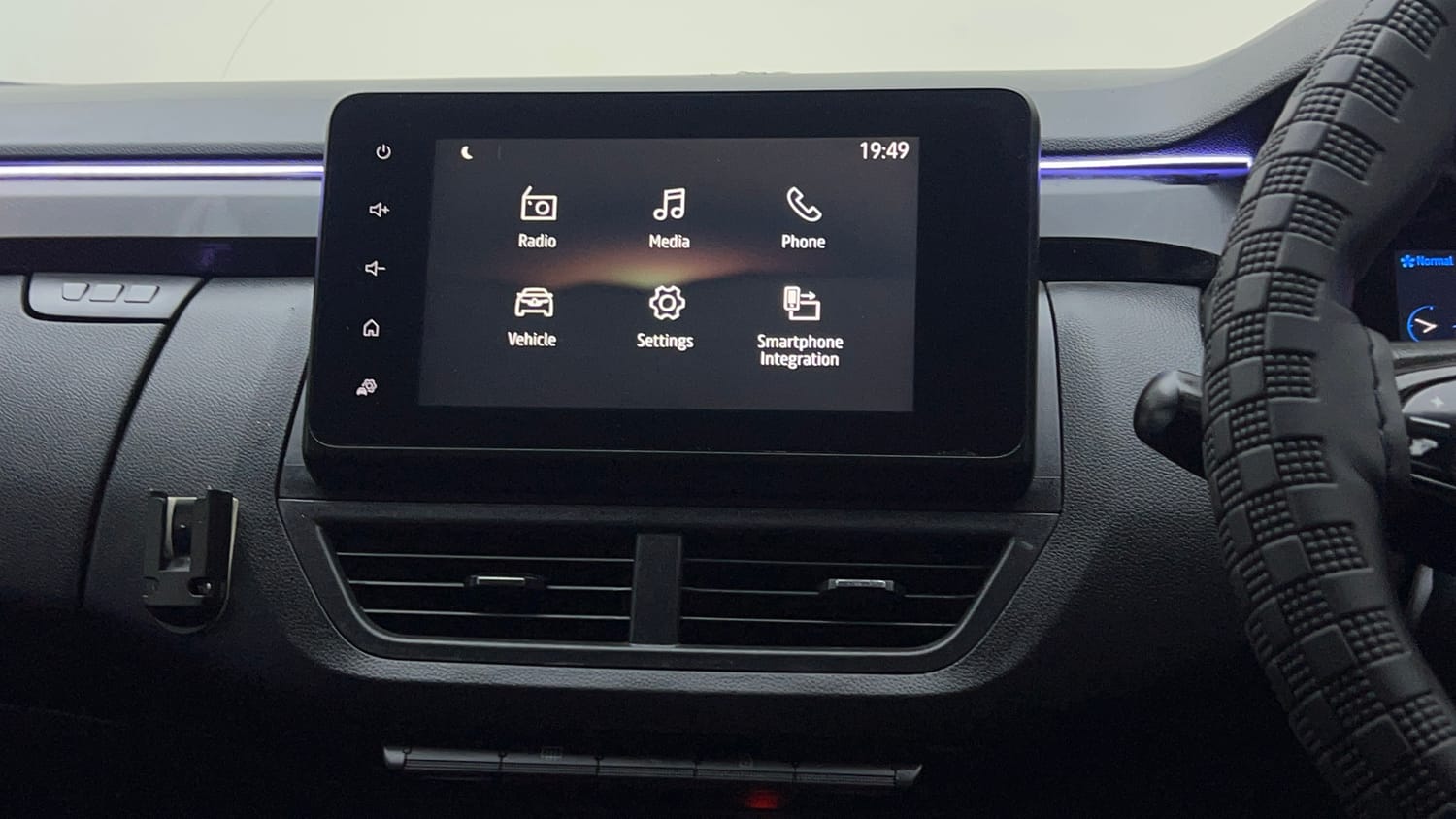 Used 2023 Renault Kiger RXZ AMT Petrol Automatic top_features Integrated (in-dash) music system