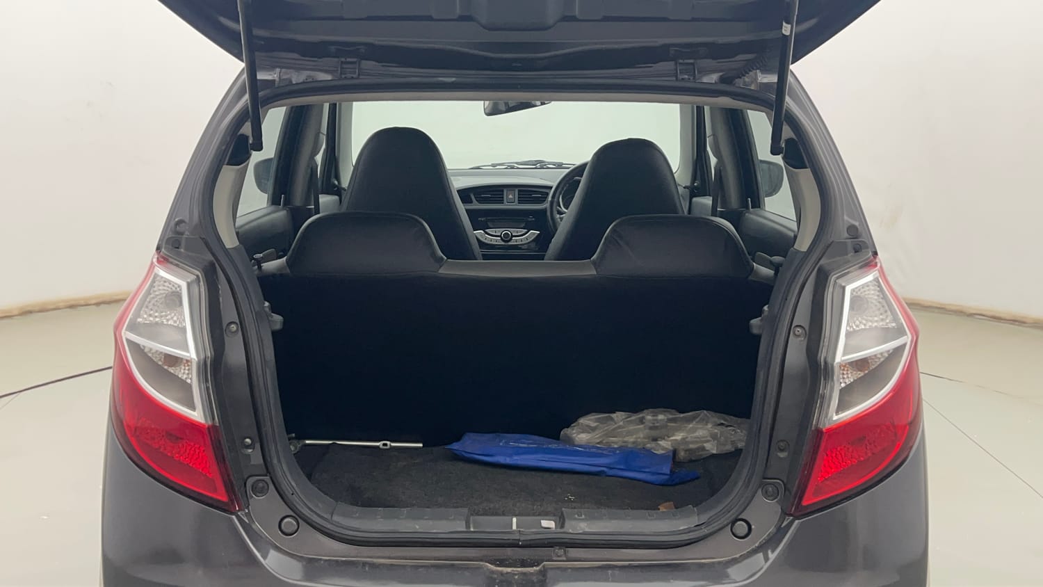 Used 2015 Maruti Suzuki Alto K10 VXi AMT Petrol Automatic interior DICKY INSIDE VIEW