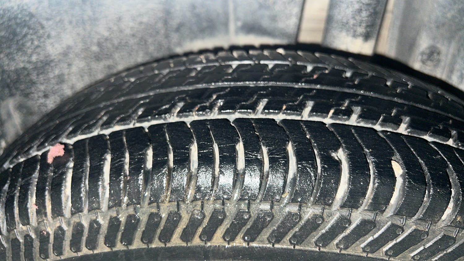 Used 2012 Maruti Suzuki Swift VXi Petrol Manual tyres LEFT REAR TYRE TREAD VIEW
