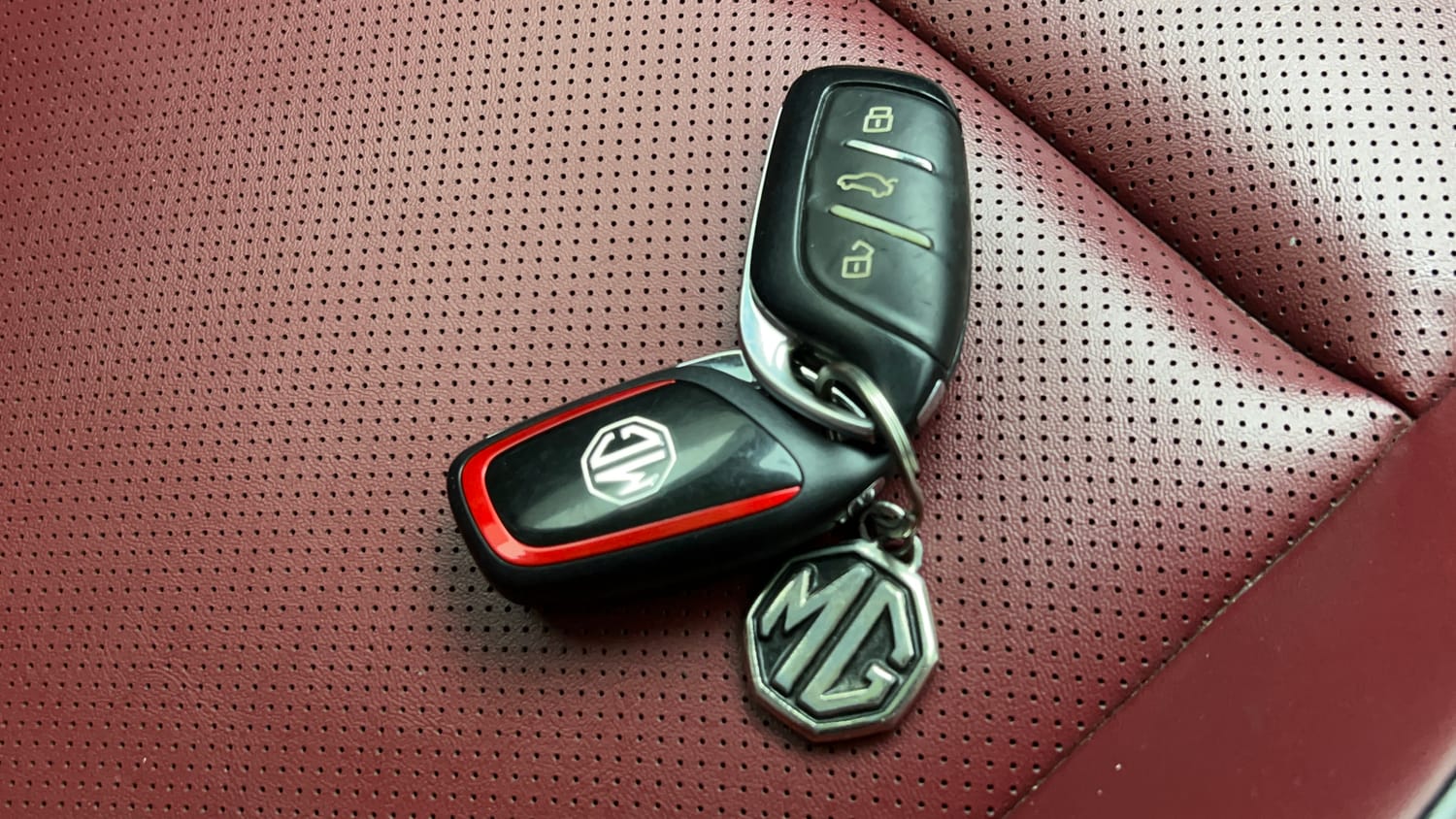 Used 2021 MG Motors Astor Savvy 1.3 Turbo AT S Red Petrol Automatic extra CAR KEY VIEW