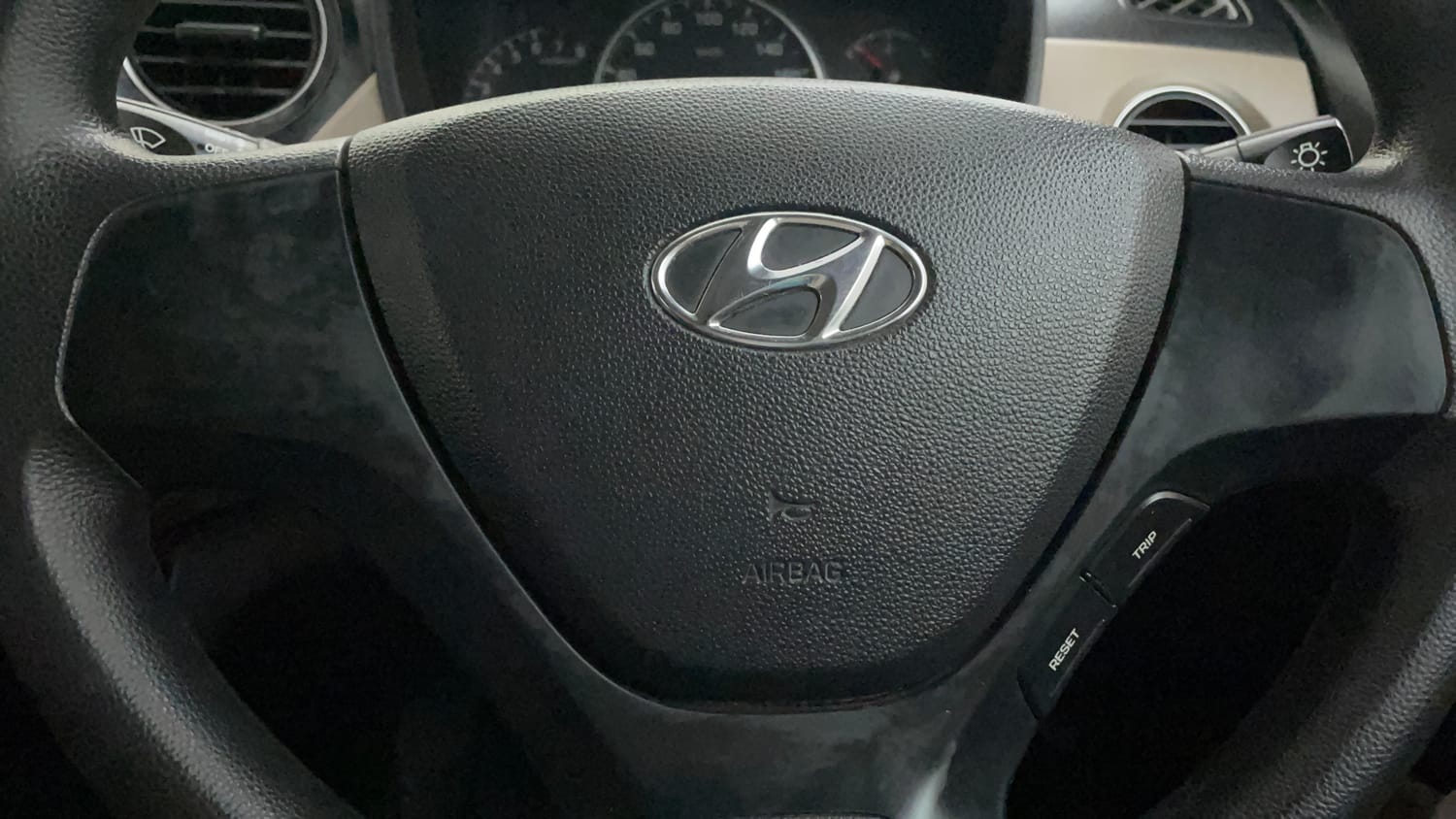 Used 2018 Hyundai Grand i10 Magna 1.2 Kappa VTVT Petrol Manual top_features Airbags