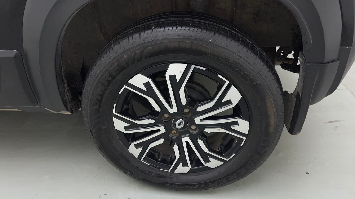 Used 2023 Renault Kiger RXZ AMT Petrol Automatic tyres LEFT REAR TYRE RIM VIEW
