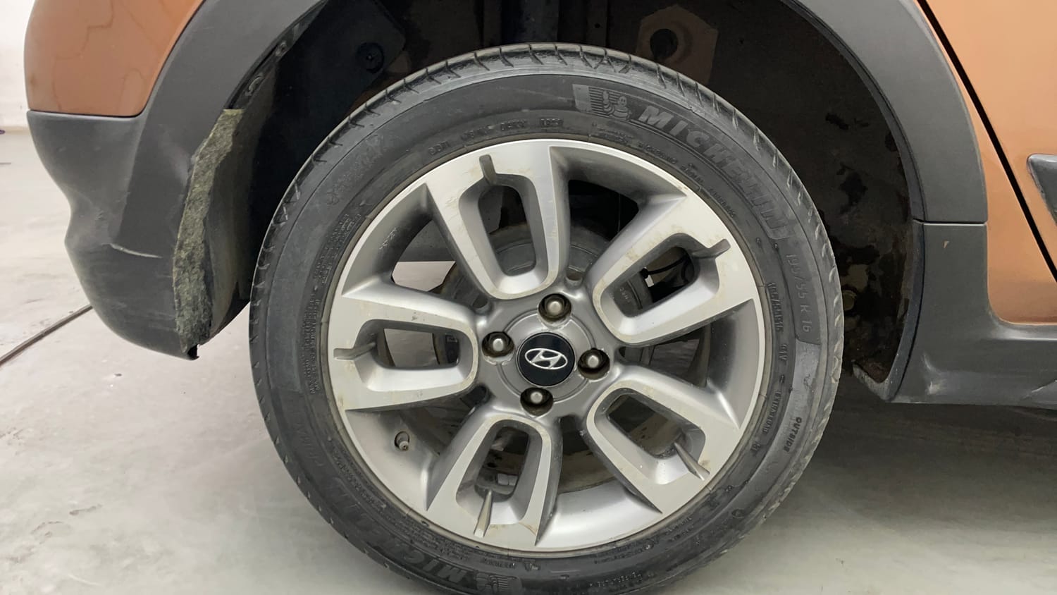 Used 2016 Hyundai i20 Active 1.2 SX Petrol Manual tyres RIGHT REAR TYRE RIM VIEW