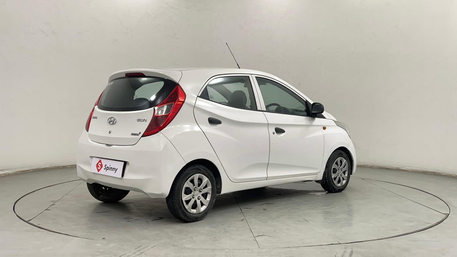 Used 2014 Hyundai Eon Magna Petrol Manual exterior RIGHT REAR CORNER VIEW