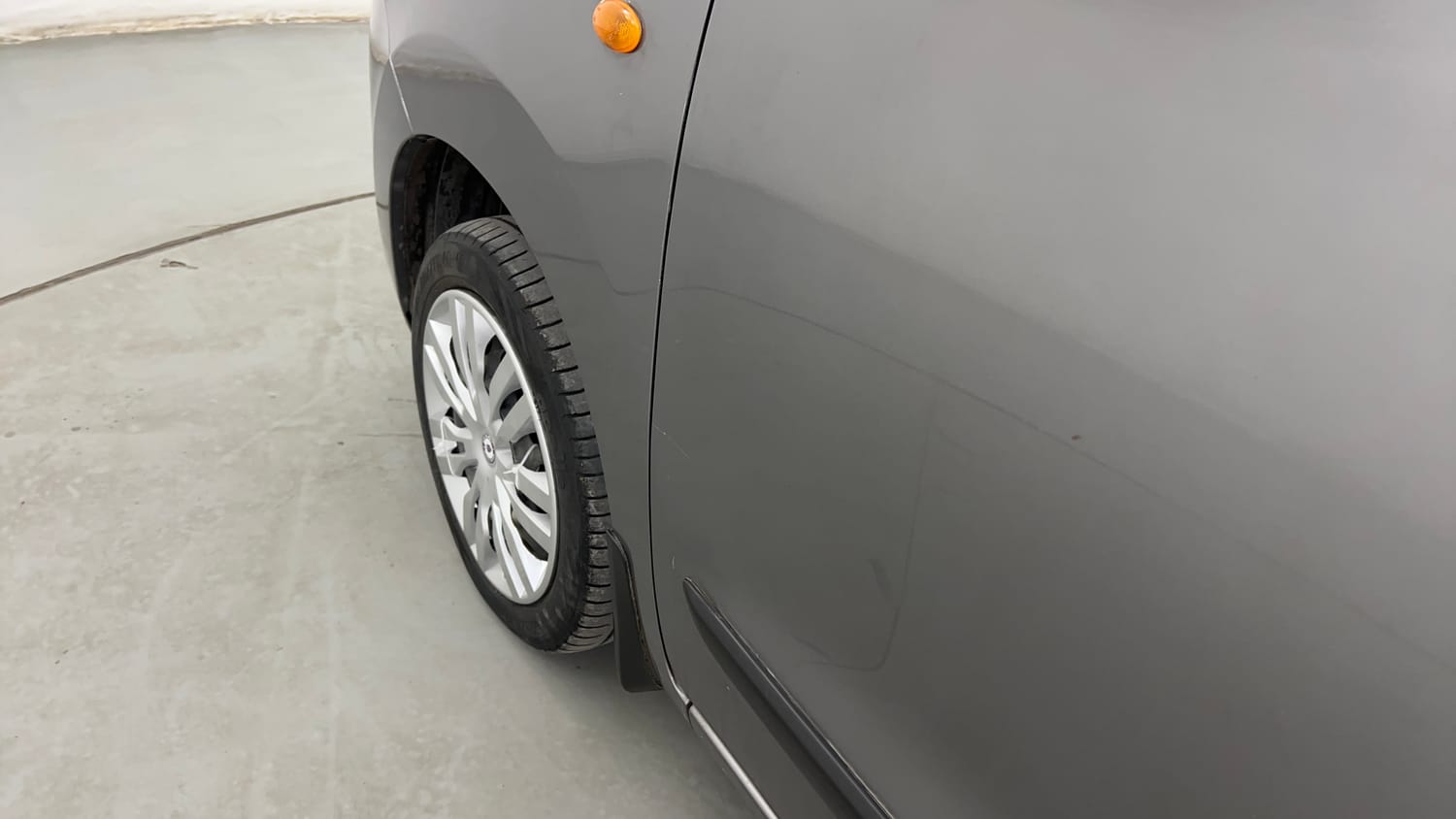 Used 2017 Maruti Suzuki Wagon R 1.0 VXI AMT (O) Petrol Automatic dents MINOR SCRATCH