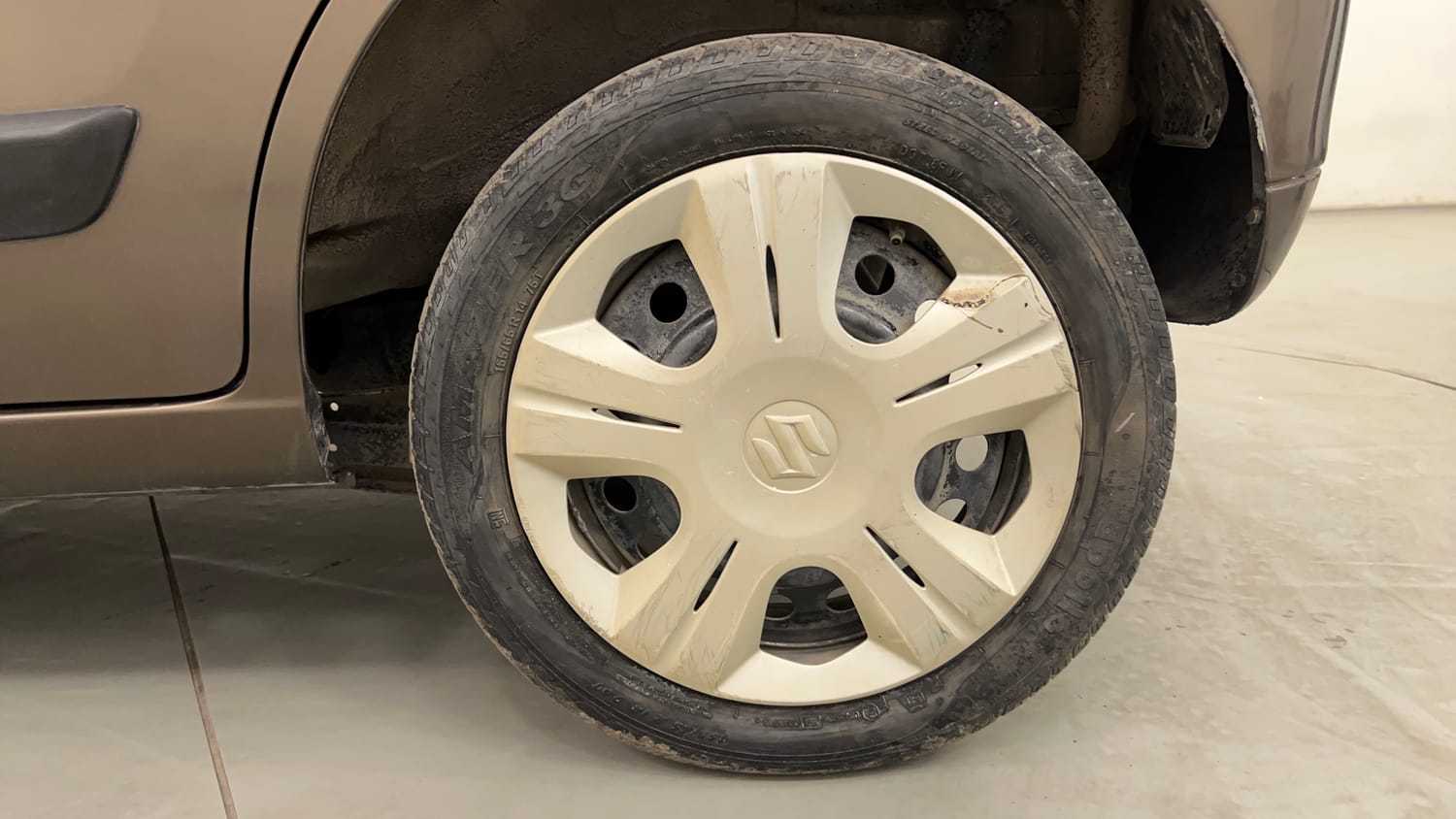 Used 2016 Maruti Suzuki Wagon R 1.0 VXI AMT Petrol Automatic tyres LEFT REAR TYRE RIM VIEW