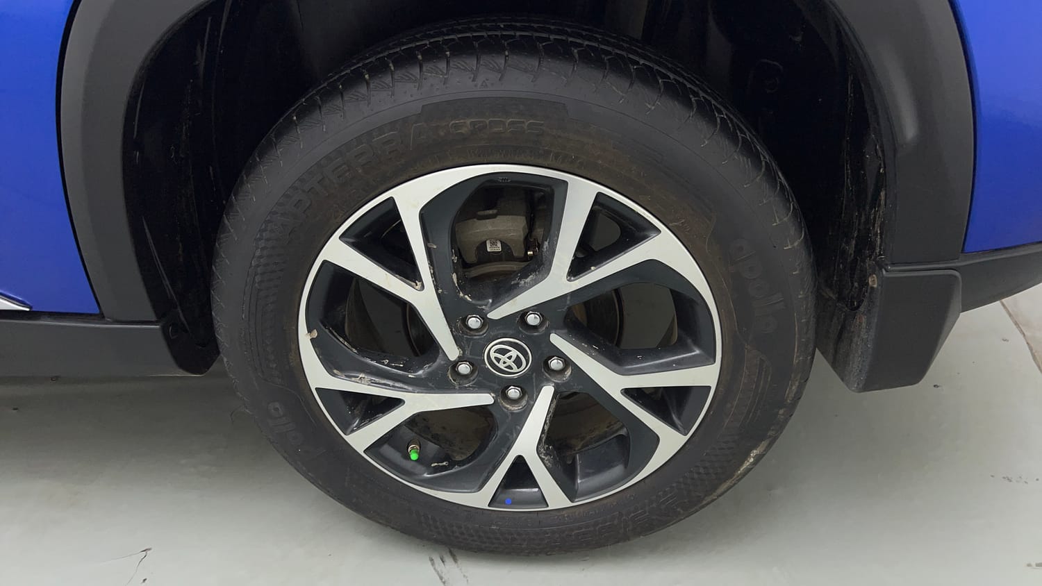 Used 2023 Toyota Urban Cruiser Hyryder V Hybrid Dual Tone Hybrid Automatic tyres LEFT REAR TYRE RIM VIEW