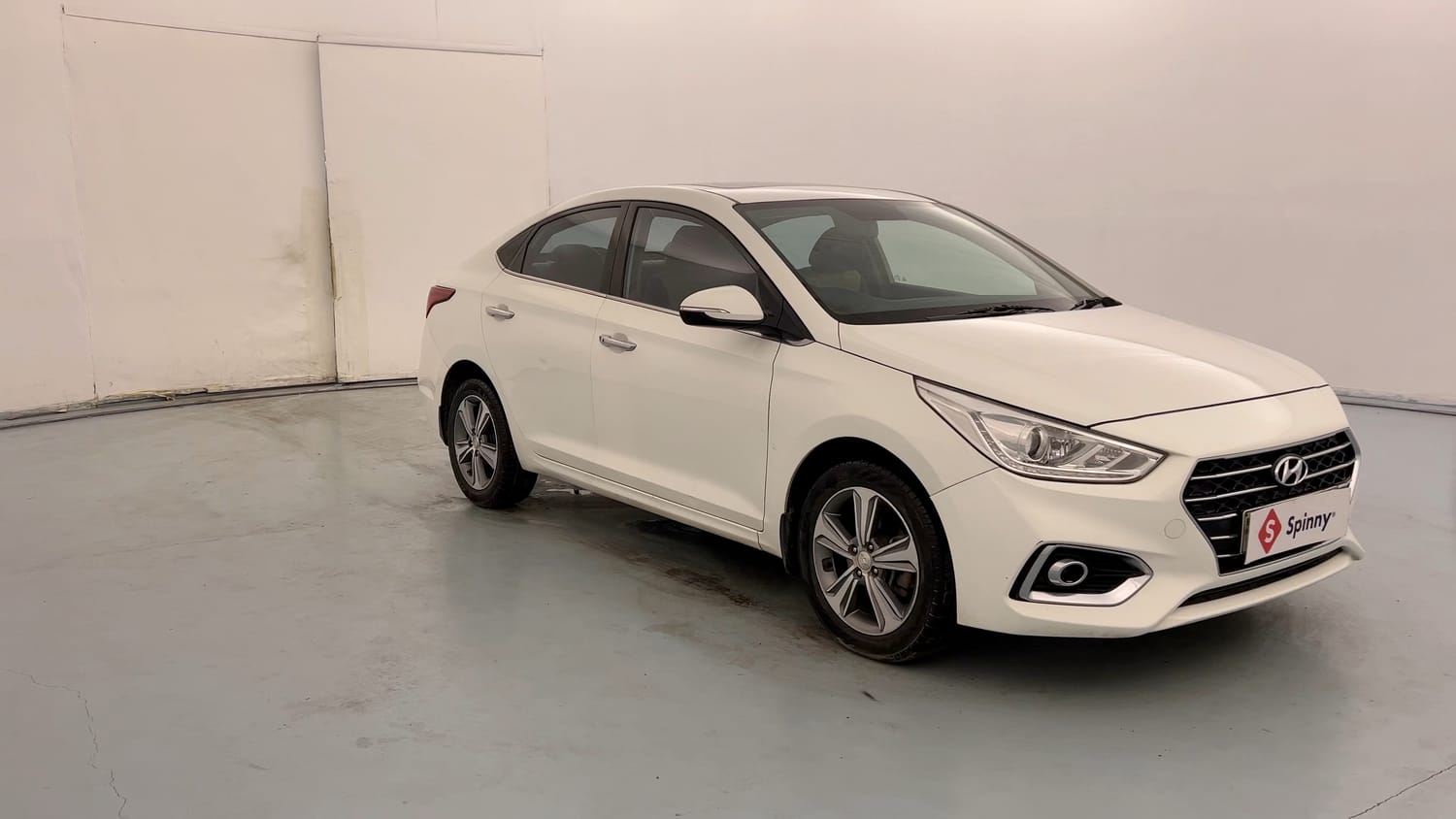 Used 2019 Hyundai Verna SX (O) 1.6 CRDi Diesel Manual exterior RIGHT FRONT CORNER VIEW