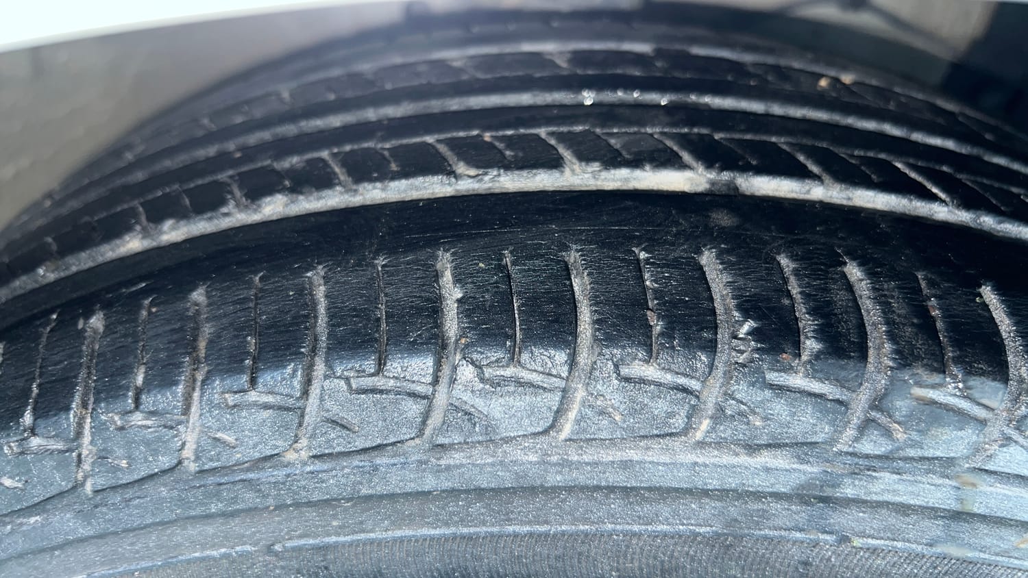 Used 2014 Maruti Suzuki Ertiga ZXi Petrol Manual tyres RIGHT FRONT TYRE TREAD VIEW