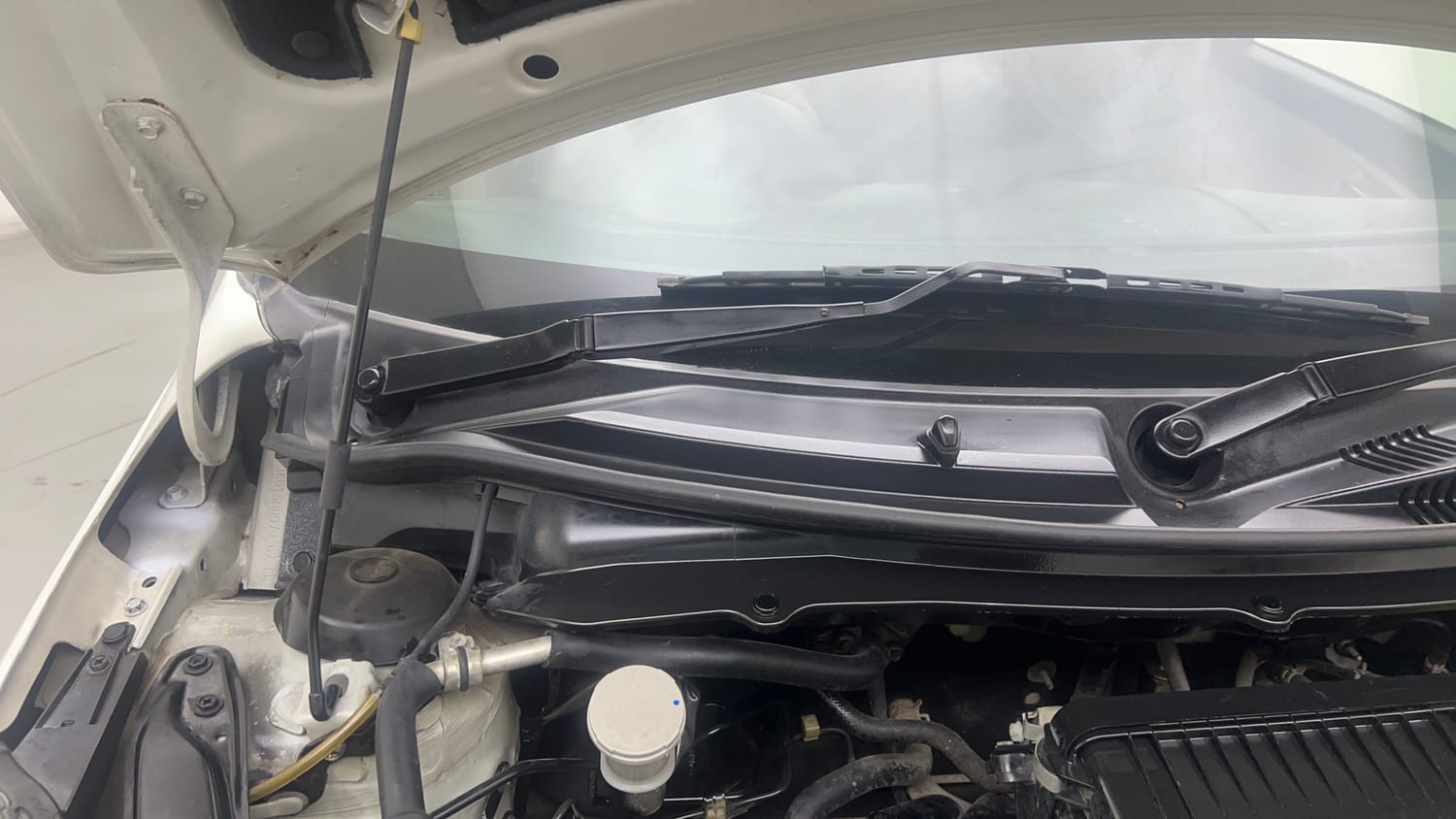 Used 2016 Maruti Suzuki Swift Dzire VXI Petrol Manual engine ENGINE RIGHT SIDE HINGE & APRON VIEW