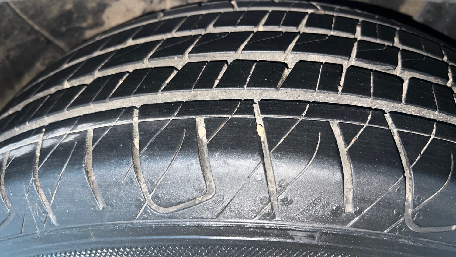 Used 2020 Hyundai Venue SX Plus 1.0 Turbo DCT Petrol Automatic tyres LEFT REAR TYRE TREAD VIEW