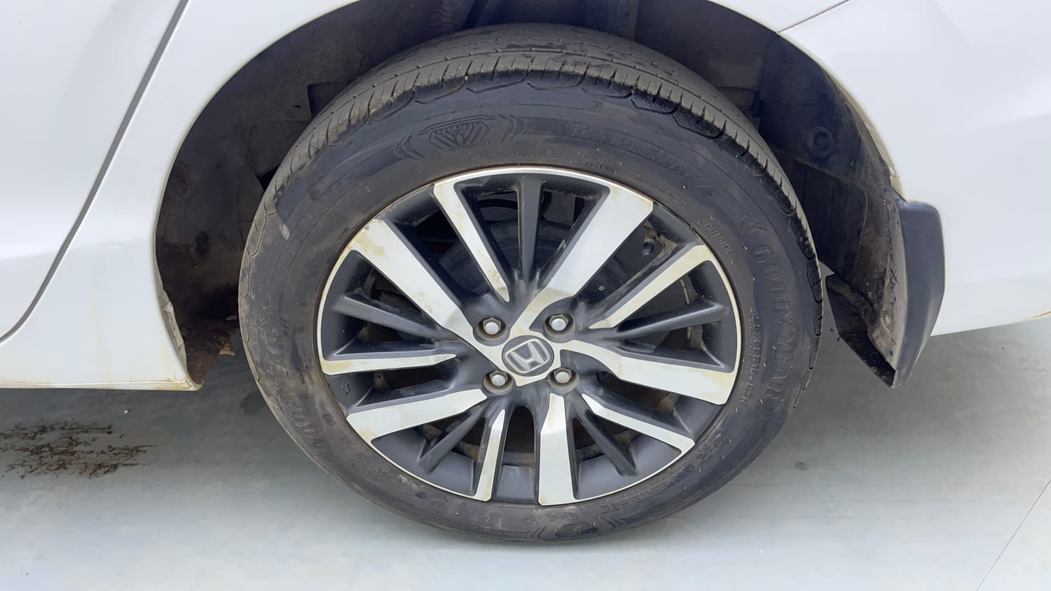 Used 2022 Honda City ZX CVT Petrol Petrol Automatic tyres LEFT REAR TYRE RIM VIEW
