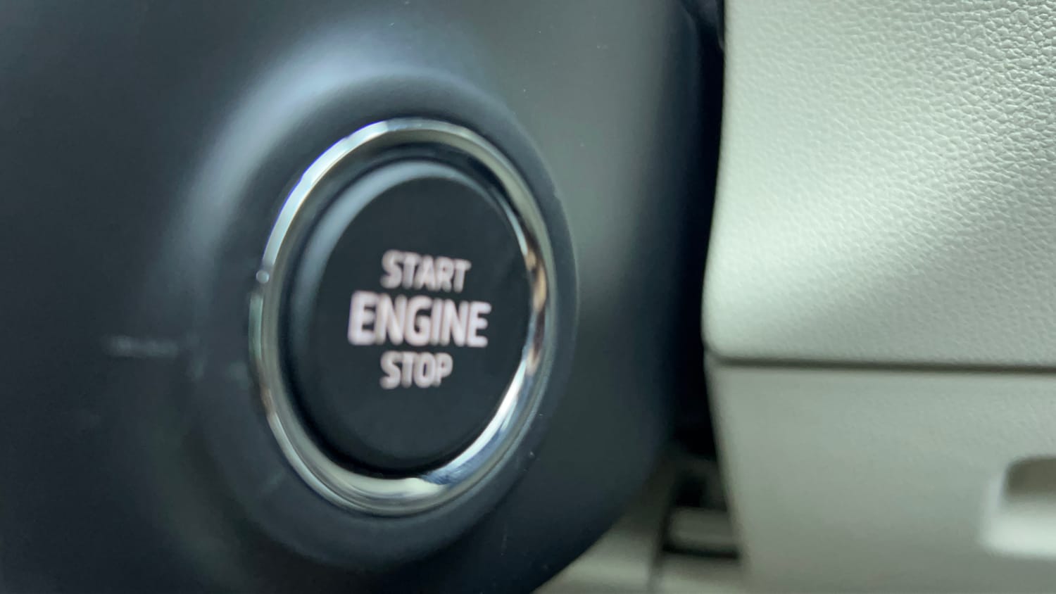 Used 2022 Skoda Slavia Style 1.0L TSI AT Petrol Automatic top_features Keyless start