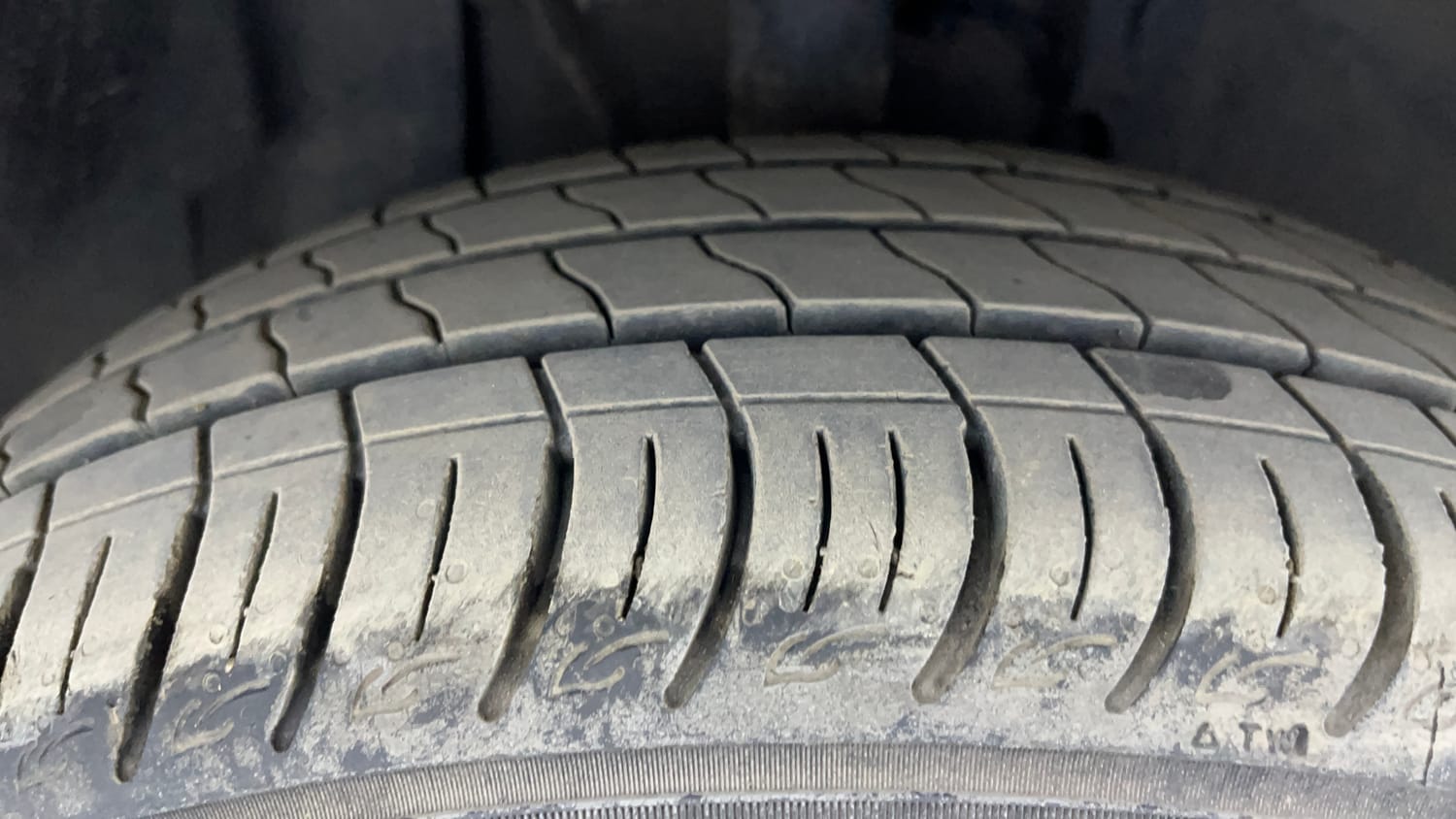 Used 2022 Tata Altroz XM Plus Petrol Petrol Manual tyres RIGHT FRONT TYRE TREAD VIEW