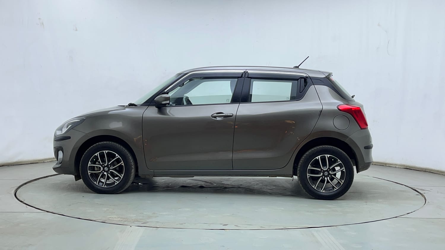 Used 2023 Maruti Suzuki Swift ZXi Plus Petrol Manual exterior LEFT SIDE VIEW