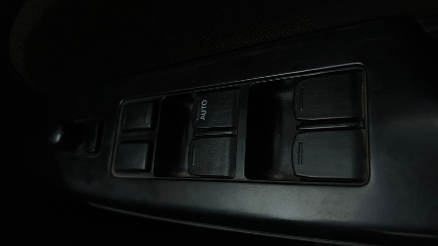Used 2015 Maruti Suzuki Swift VXi Petrol Manual top_features Power windows