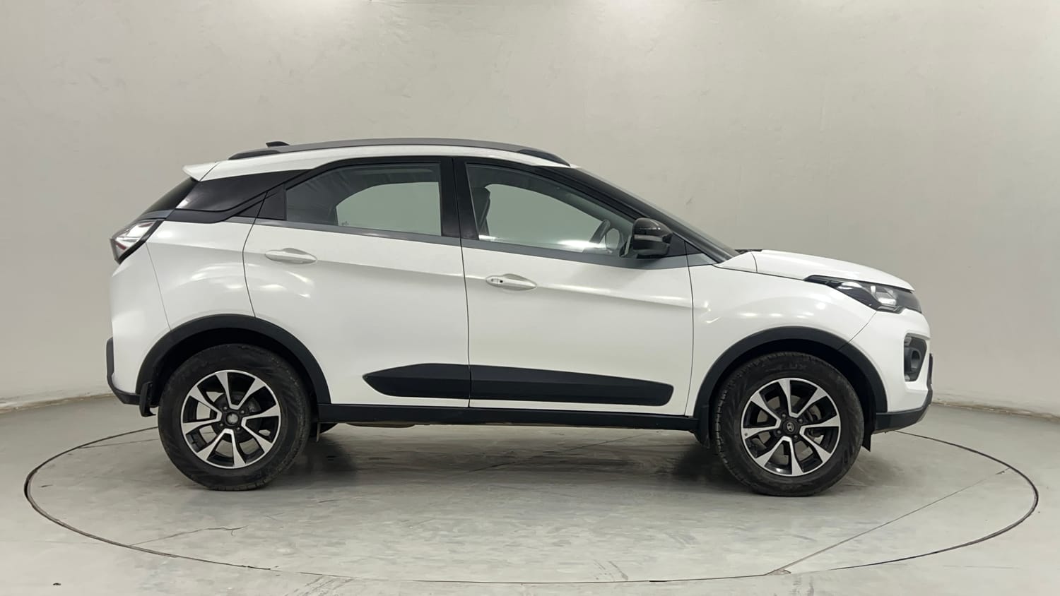 Used 2021 Tata Nexon XZ Plus (O) Diesel Diesel Manual exterior RIGHT SIDE VIEW