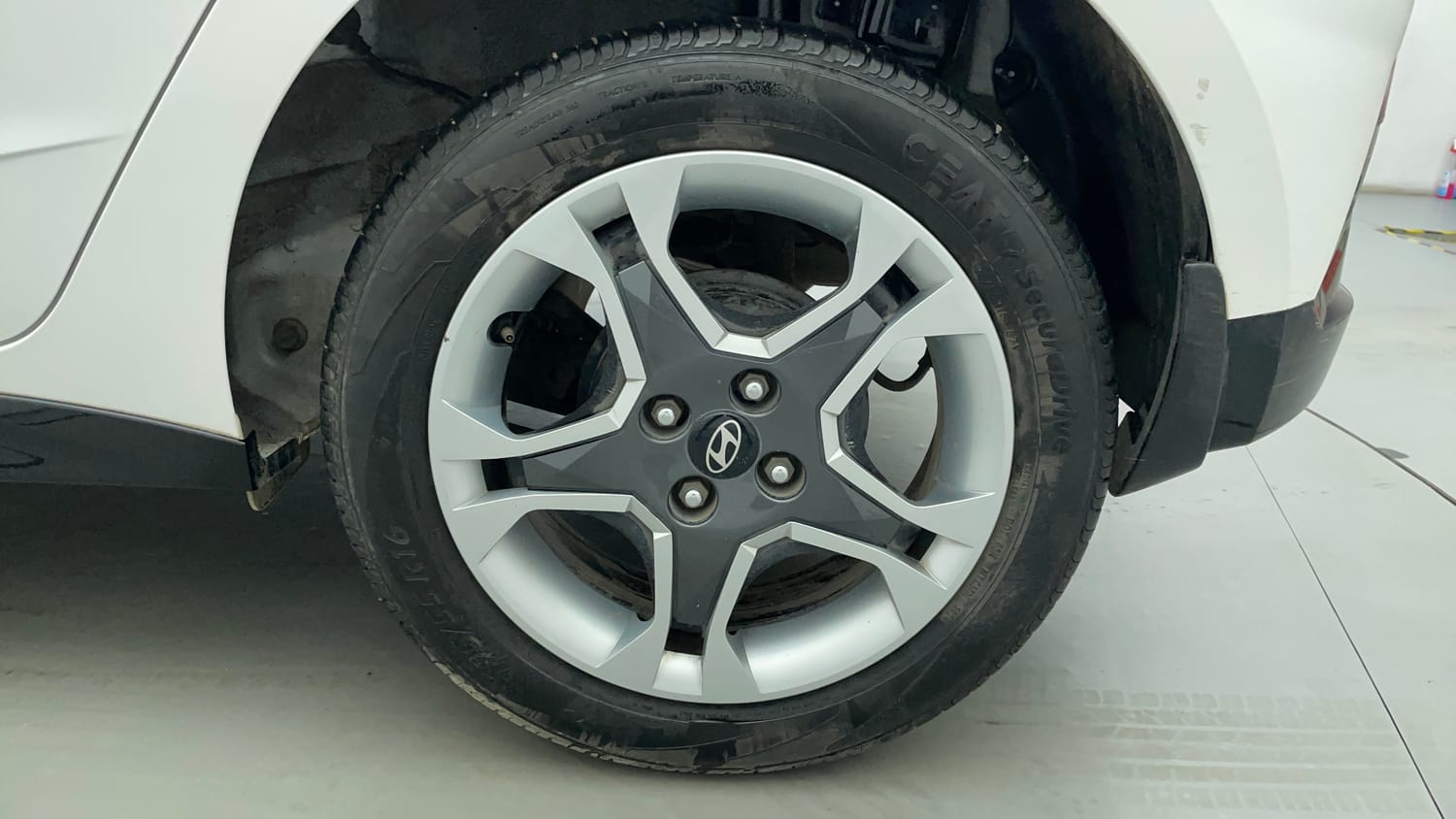 Used 2024 Hyundai i20 Sportz (O) 1.2 IVT Petrol Automatic tyres LEFT REAR TYRE RIM VIEW
