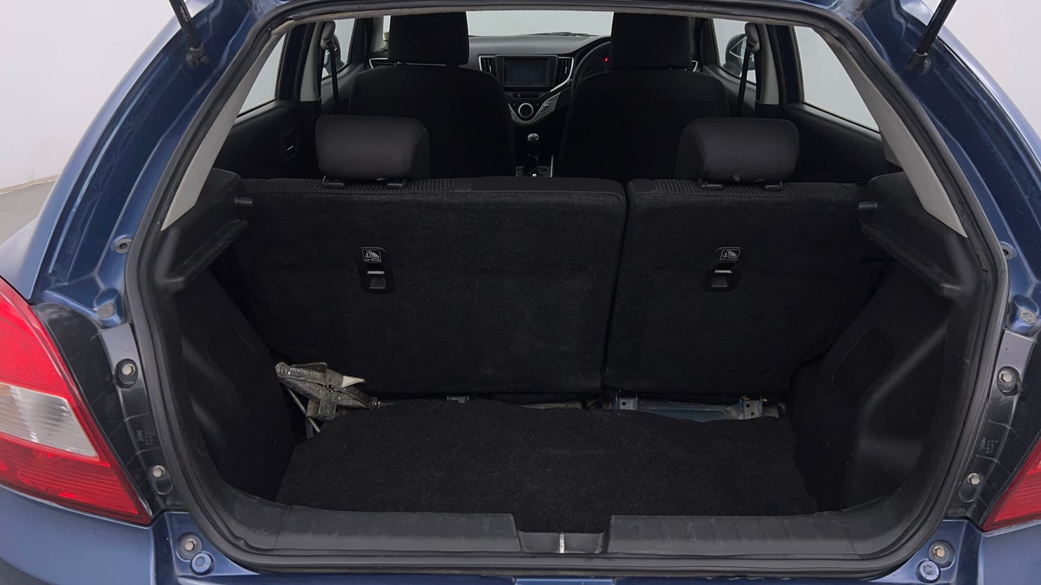 Used 2017 Maruti Suzuki Baleno Delta 1.2 Petrol Manual interior DICKY INSIDE VIEW