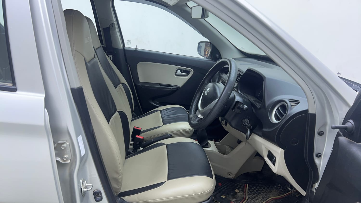 Used 2023 Maruti Suzuki Alto 800 Vxi Plus Petrol Manual interior RIGHT SIDE FRONT DOOR CABIN VIEW