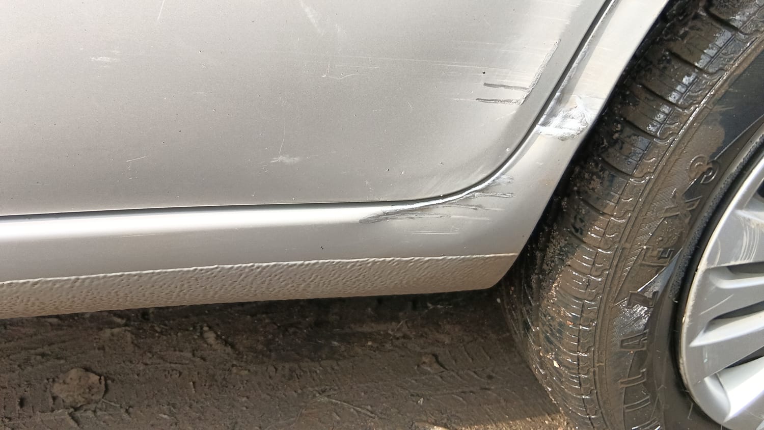Used 2015 Maruti Suzuki Ertiga Vxi Petrol Manual dents MINOR SCRATCH