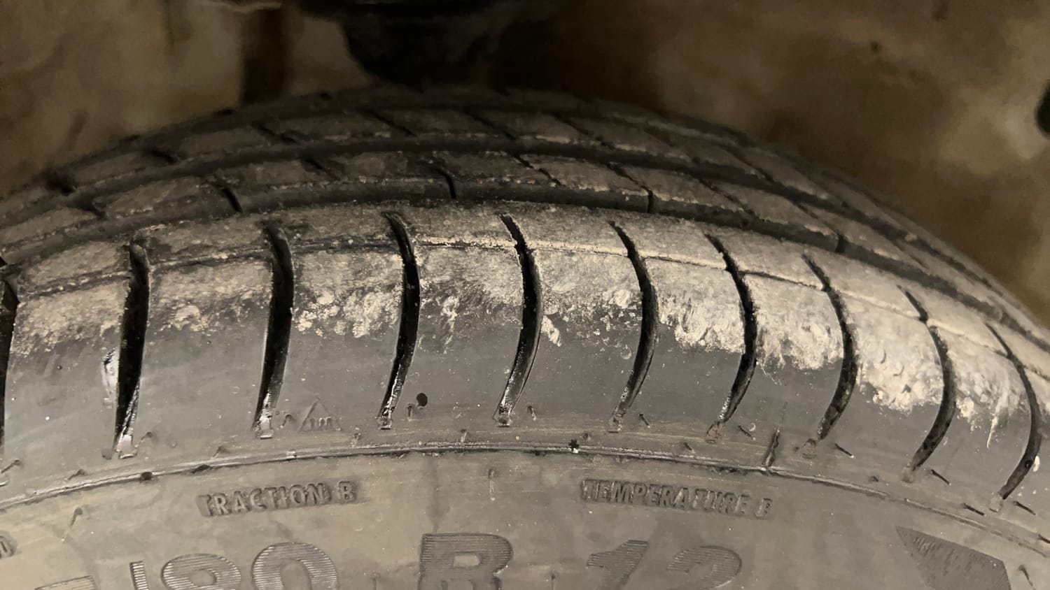 Used 2014 Maruti Suzuki Alto 800 Lxi Petrol Manual tyres RIGHT FRONT TYRE TREAD VIEW