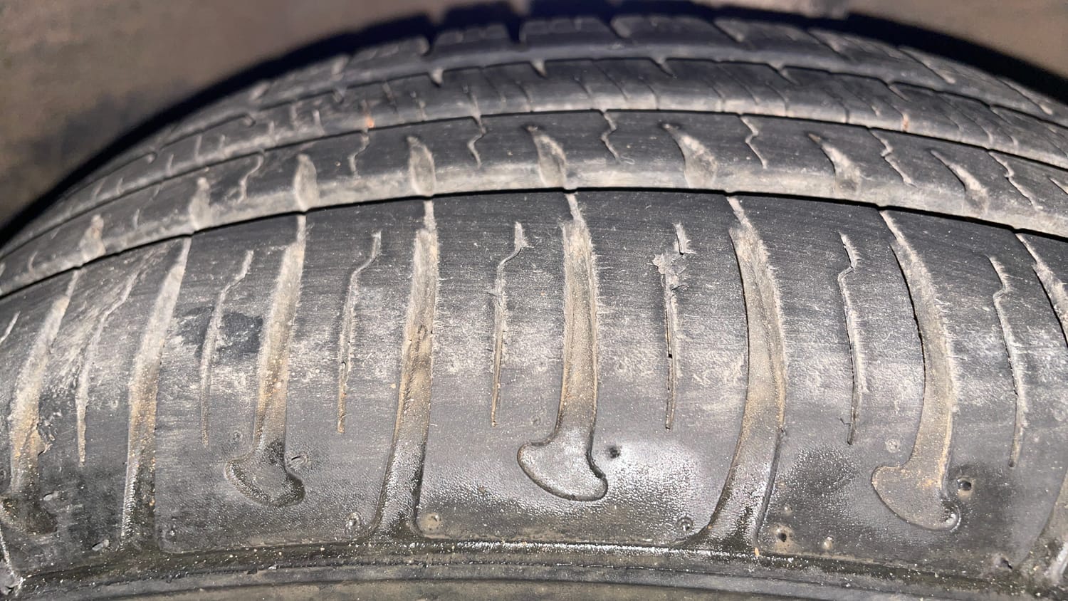 Used 2017 Hyundai Grand i10 Sportz (O) 1.2 Kappa VTVT Petrol Manual tyres RIGHT FRONT TYRE TREAD VIEW