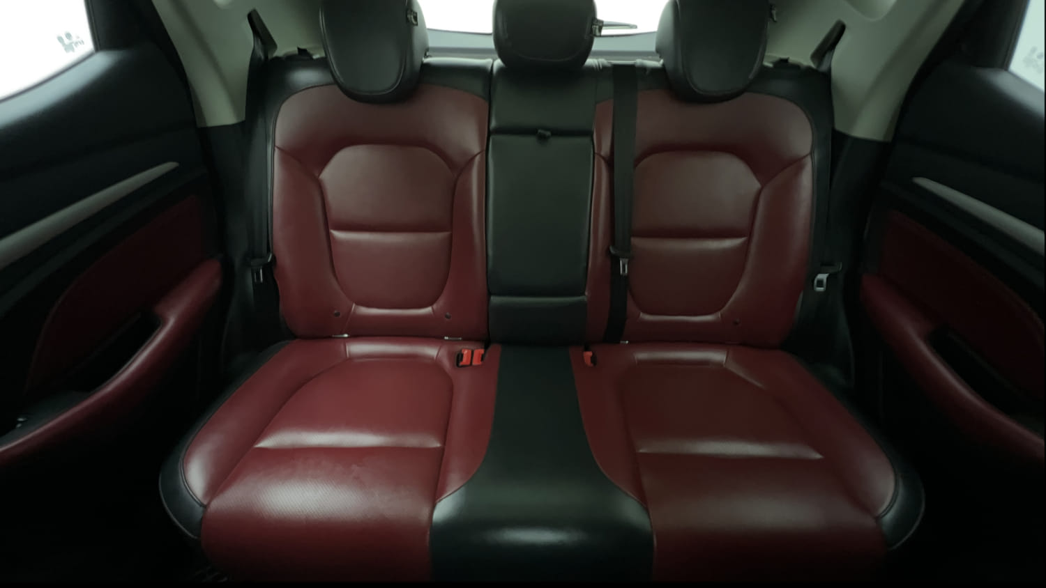 Used 2021 MG Motors Astor Savvy 1.3 Turbo AT S Red Petrol Automatic interior REAR SEAT CONDITION VIEW