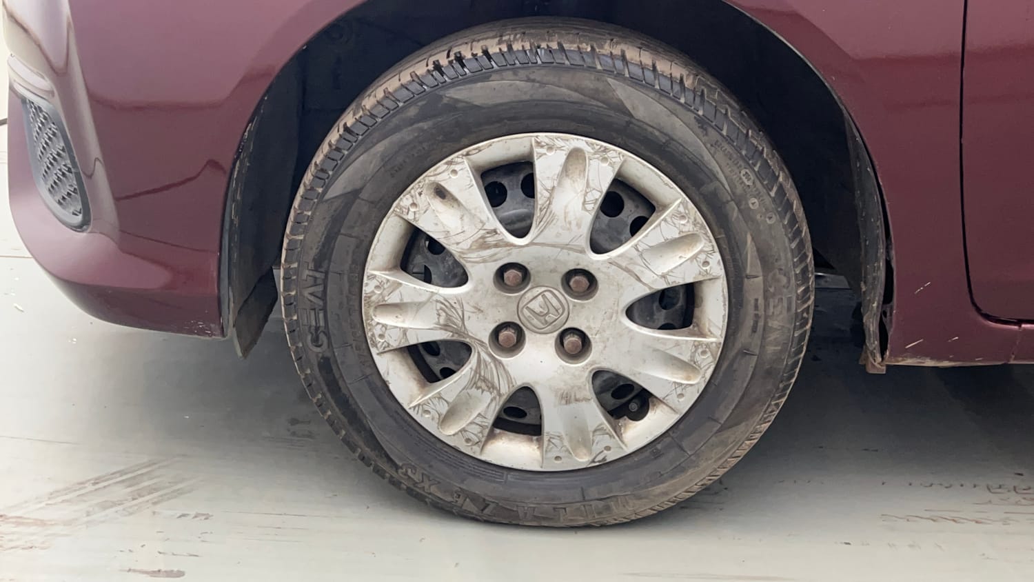 Used 2017 Honda Amaze 1.2 S i-VTEC Opt Petrol Manual tyres LEFT FRONT TYRE RIM VIEW