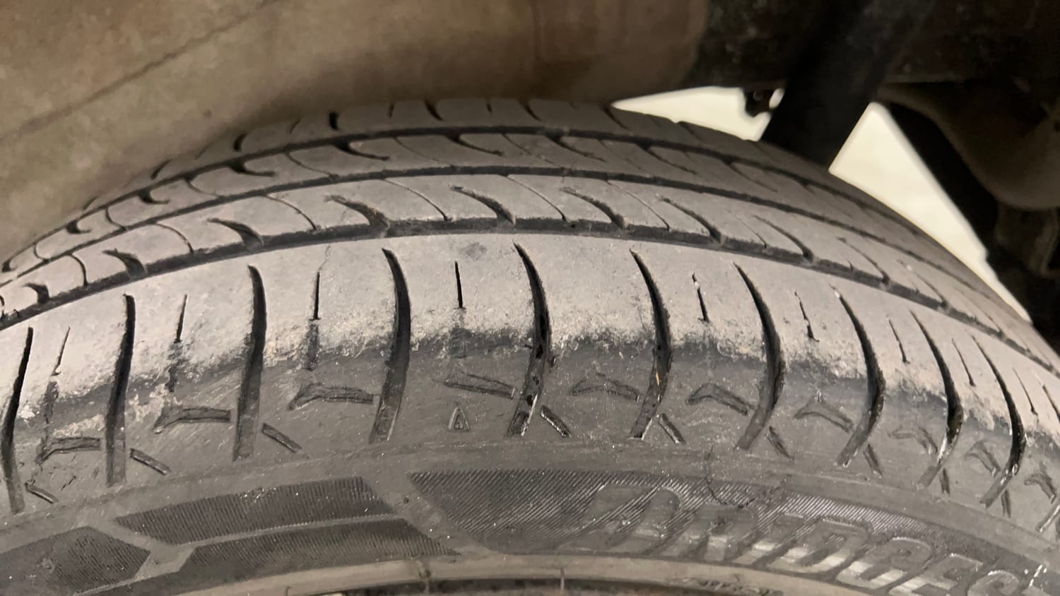 Used 2016 Maruti Suzuki Wagon R 1.0 VXI AMT Petrol Automatic tyres LEFT REAR TYRE TREAD VIEW