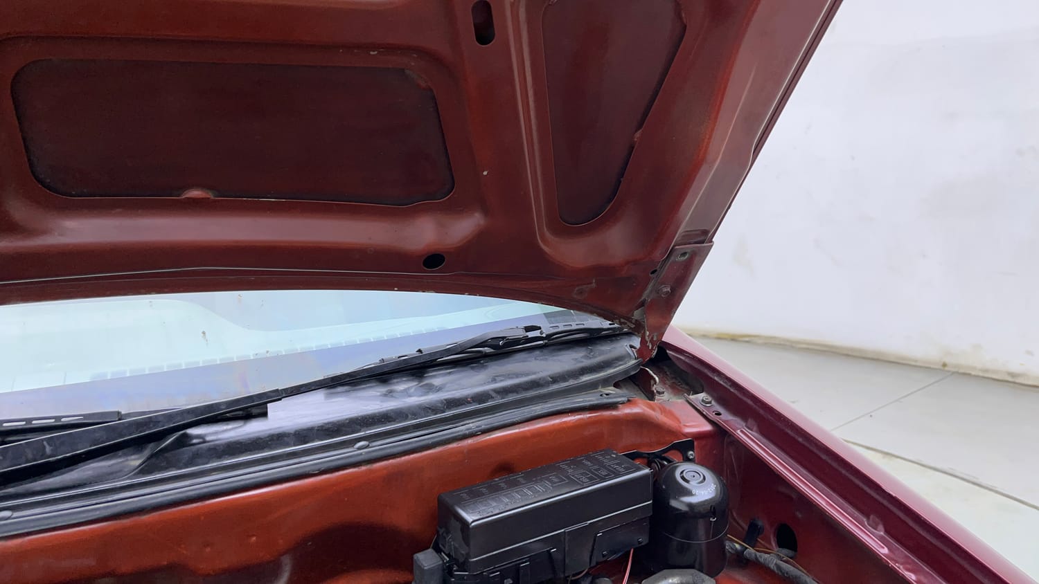 Used 2012 Maruti Suzuki Alto K10 VXi Petrol Manual engine ENGINE LEFT SIDE HINGE & APRON VIEW