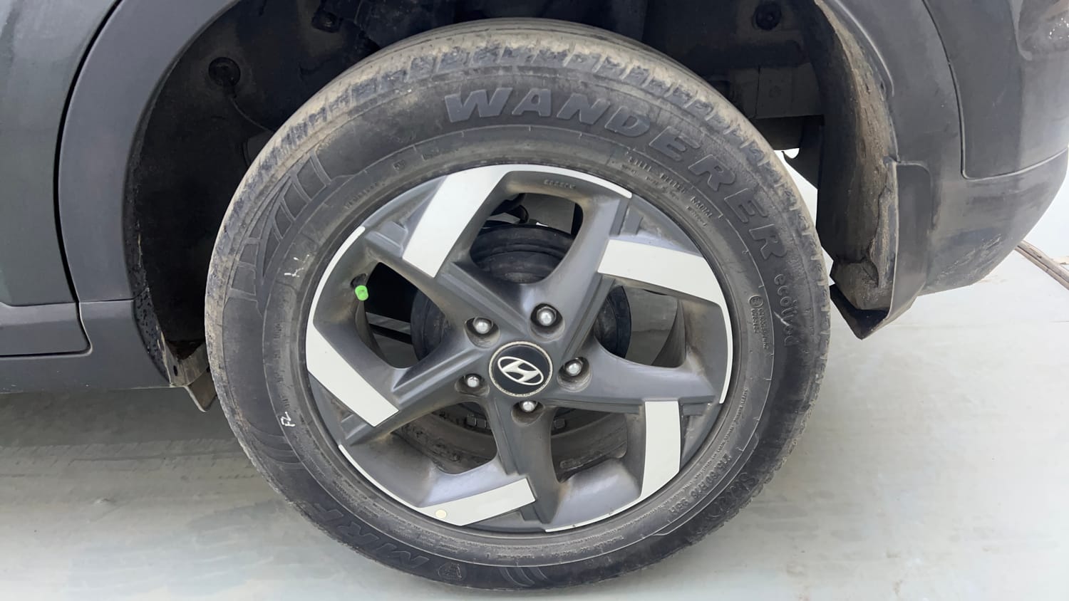 Used 2020 Hyundai Venue SX 1.4 CRDi Diesel Manual tyres LEFT REAR TYRE RIM VIEW