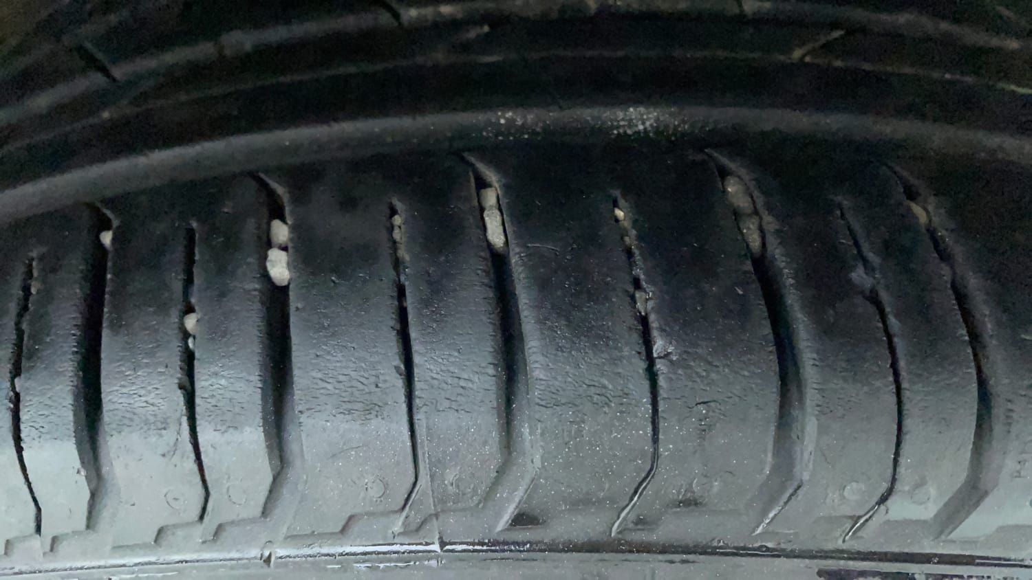 Used 2024 Hyundai i20 Sportz (O) 1.2 IVT Petrol Automatic tyres RIGHT FRONT TYRE TREAD VIEW