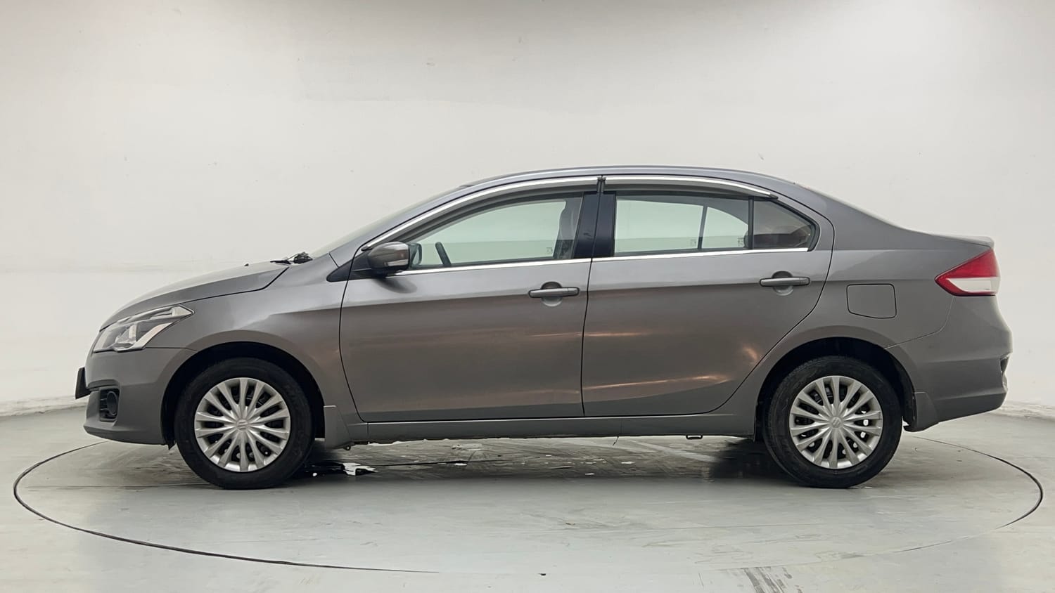 Used 2018 Maruti Suzuki Ciaz Sigma 1.4 MT Petrol Manual exterior LEFT SIDE VIEW