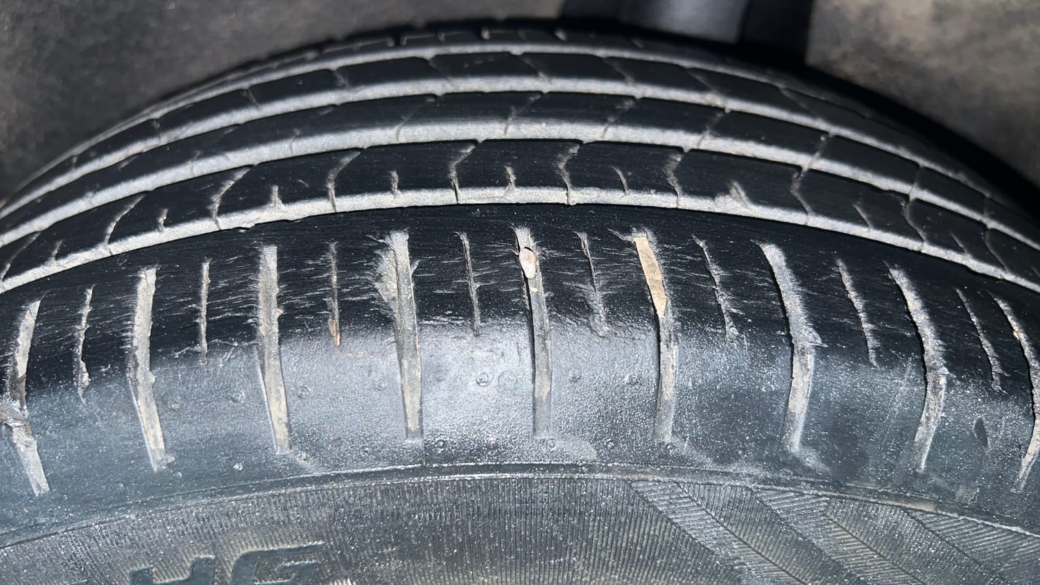 Used 2015 Maruti Suzuki Baleno Zeta 1.2 Petrol Manual tyres LEFT REAR TYRE TREAD VIEW